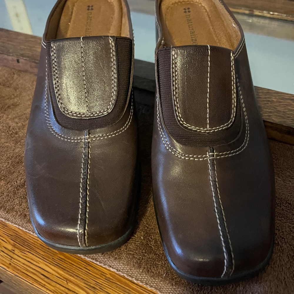 Naturalizer slip ons